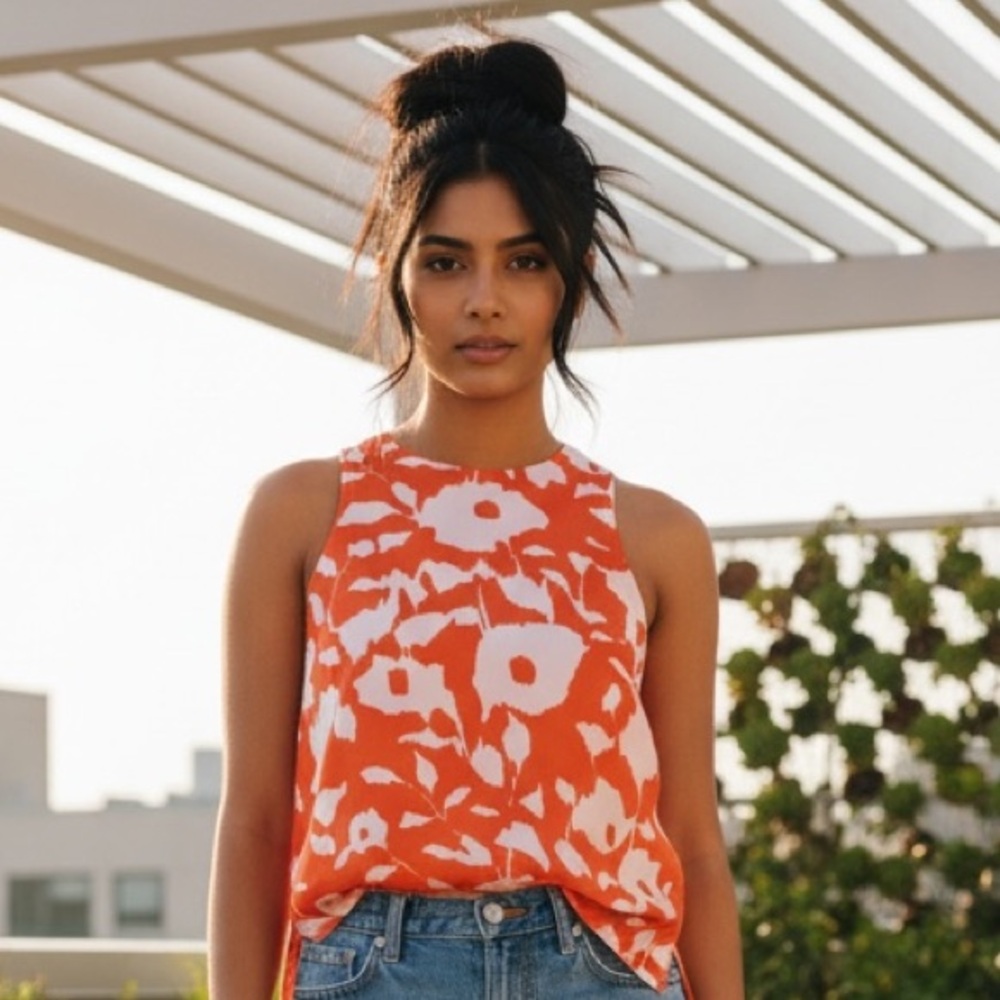 LUSH • BRIGHT ORANGE+ WHITE FLORAL PRINT SLEEVELESS OPEN BACK TANK - XS